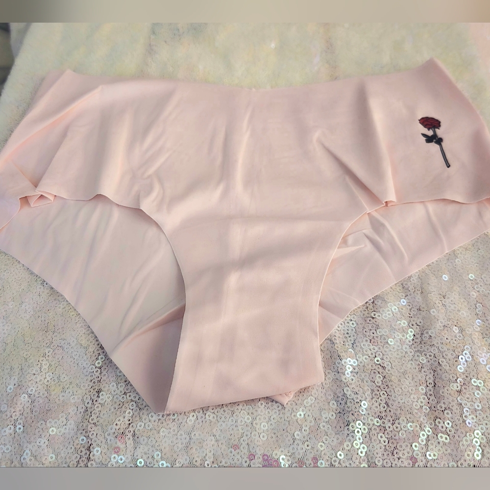 5/$40🛍 Victoria's Secret No-Show Heart Lace Cheeky Light Pink Panty Rose🌹NWOT